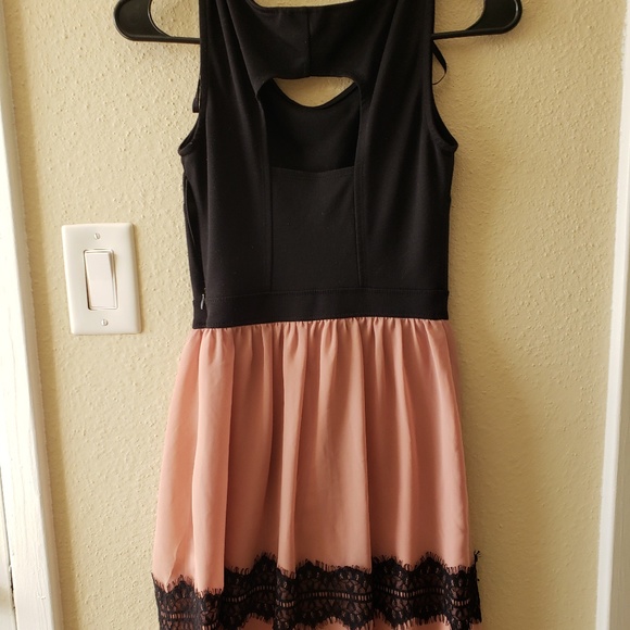 ***Gently Used*** Sweet Storm Girls dress - Picture 2 of 3